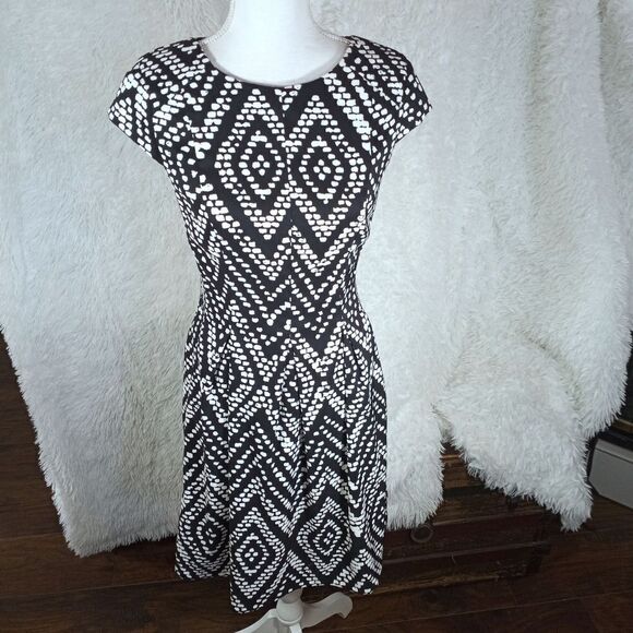 AB STUDIO BLACK & WHITE GEOMETRIC PRINT DRESS SZ.6 EUC - Picture 2 of 9
